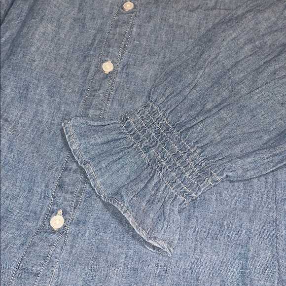 Levi’s woman’s button down long sleeve - Picture 5 of 5
